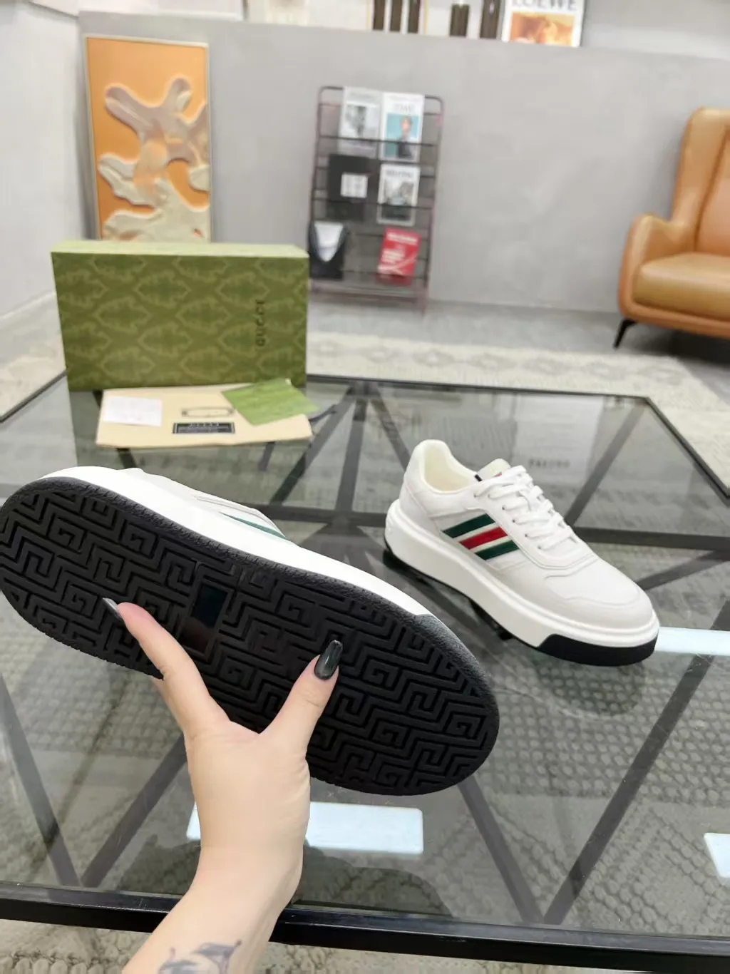 P440 new men's shoes GUCCI [Lightning] latest shoes are shipped. Original quality, fashionable, special materials, sheepskin lining, new packaging. The foot feels super comfortable and the workmanship is impeccable. Size: 38-45